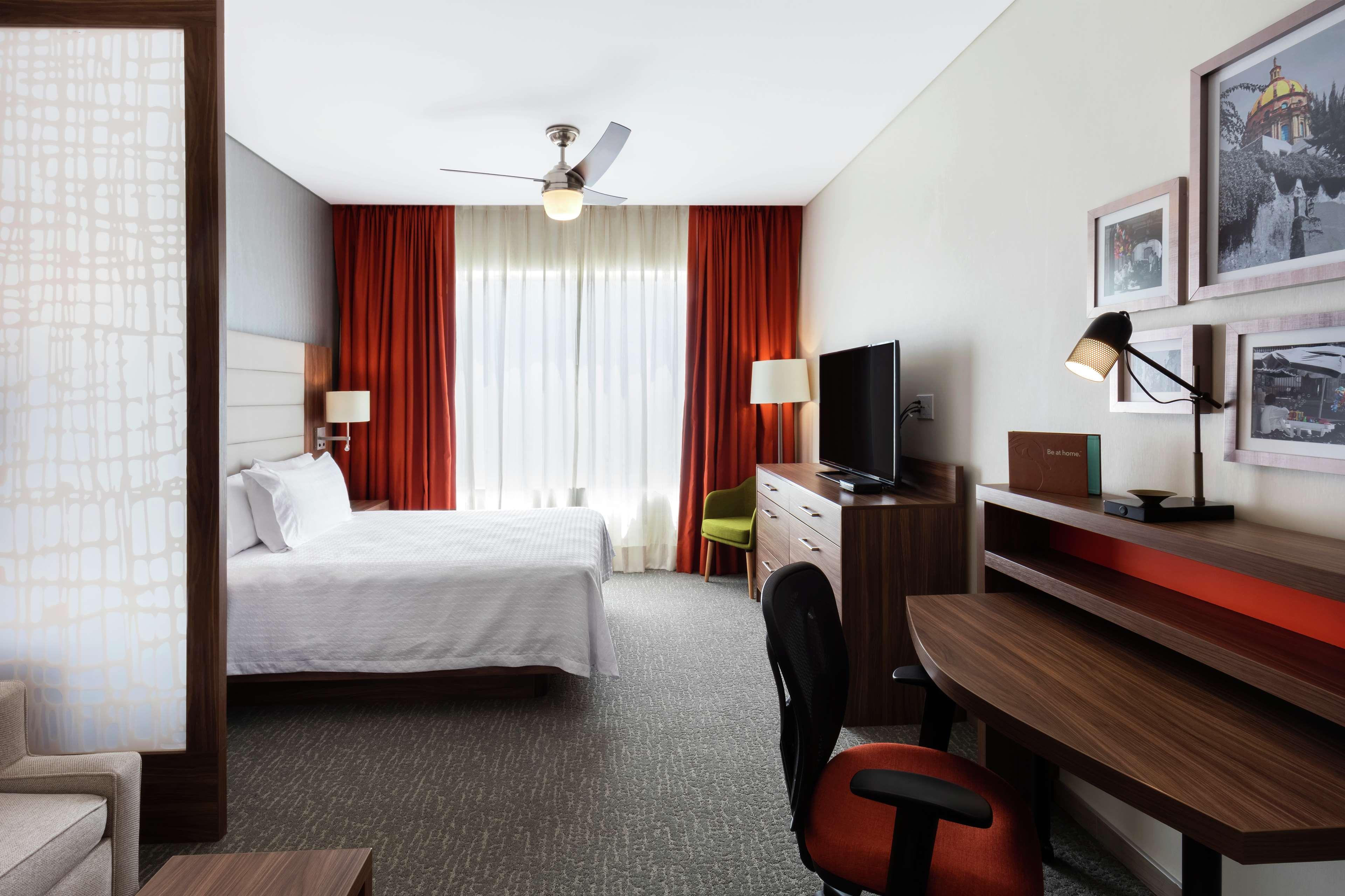 Fiesta Inn Suites Aeropuerto Del Bajio Сілао Екстер'єр фото