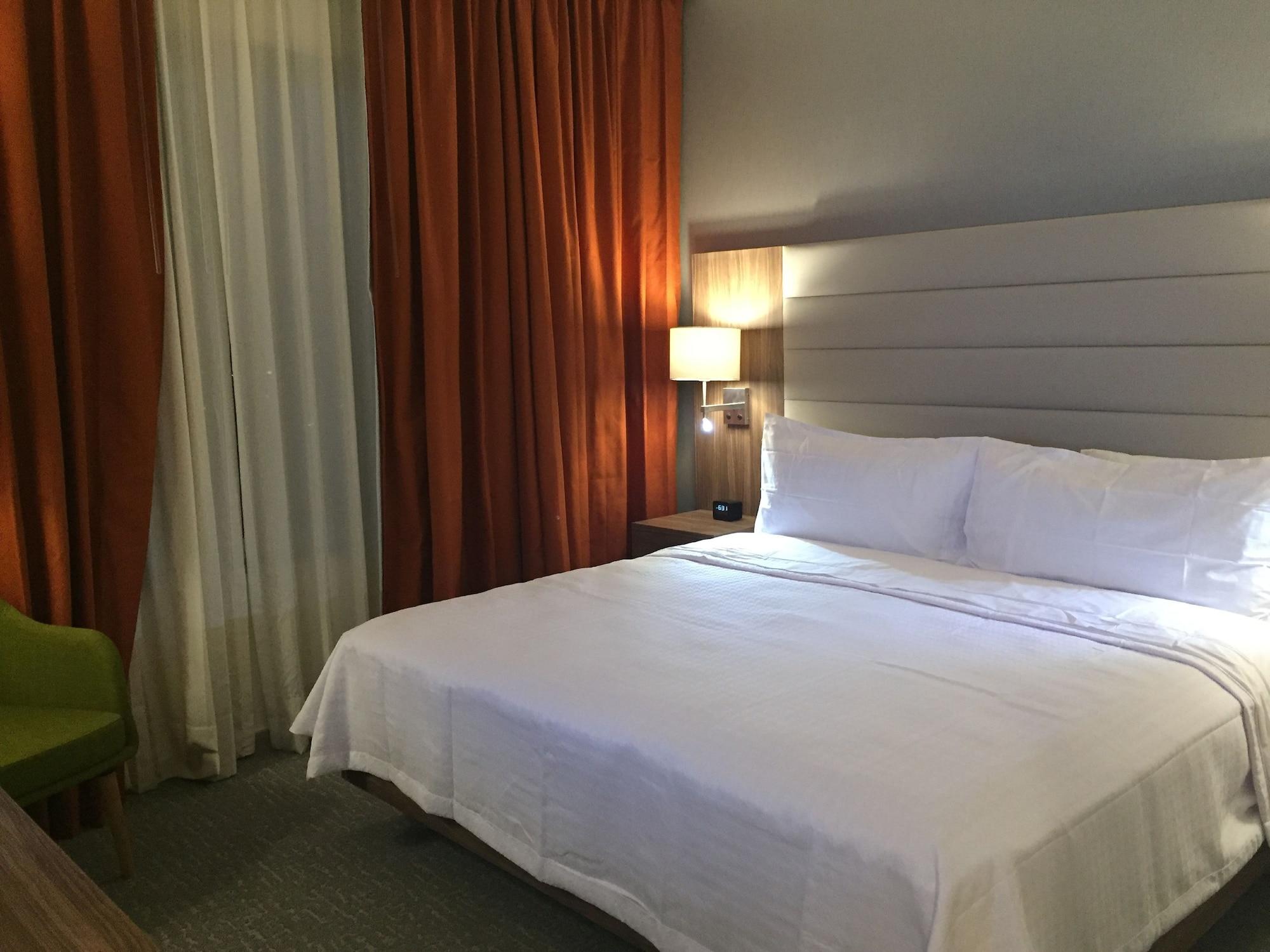 Fiesta Inn Suites Aeropuerto Del Bajio Сілао Екстер'єр фото