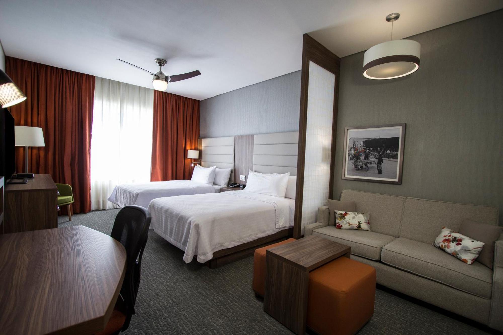 Fiesta Inn Suites Aeropuerto Del Bajio Сілао Екстер'єр фото