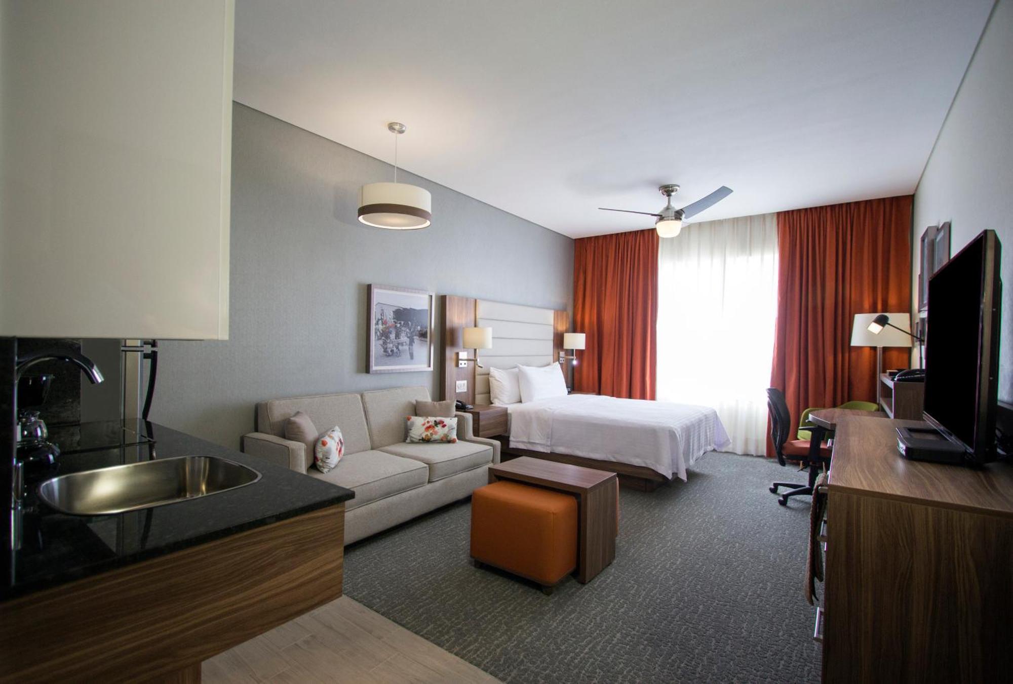 Fiesta Inn Suites Aeropuerto Del Bajio Сілао Екстер'єр фото