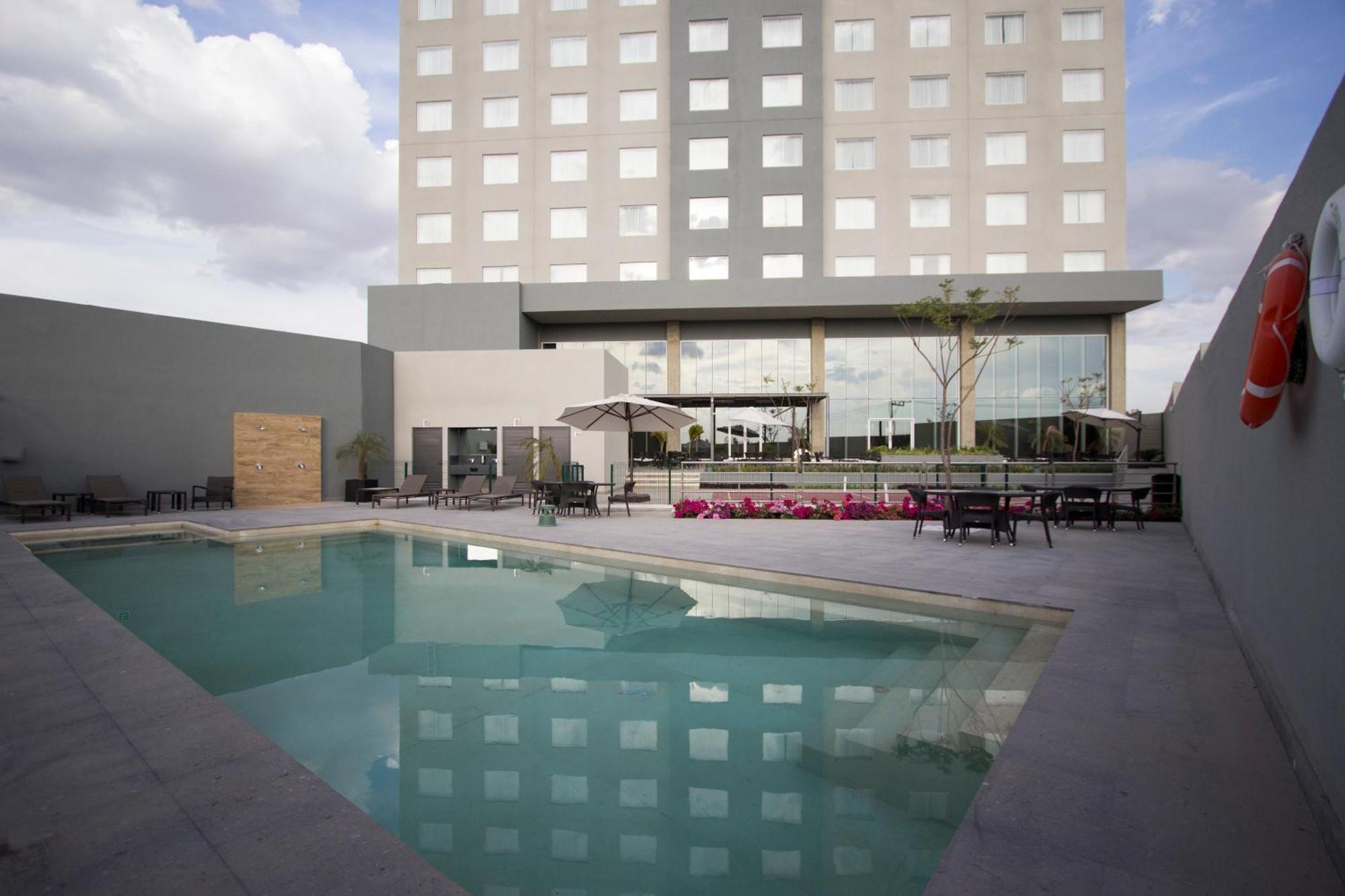 Fiesta Inn Suites Aeropuerto Del Bajio Сілао Екстер'єр фото